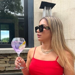 Meet your Posher, Valeria